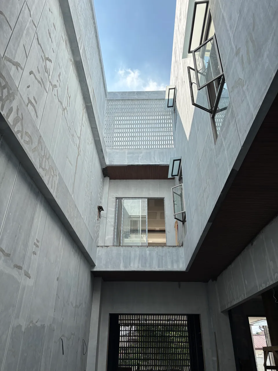 Pengerjaan 43 dari 50 — AW House, Medan — proyek residensial WE Arsitek