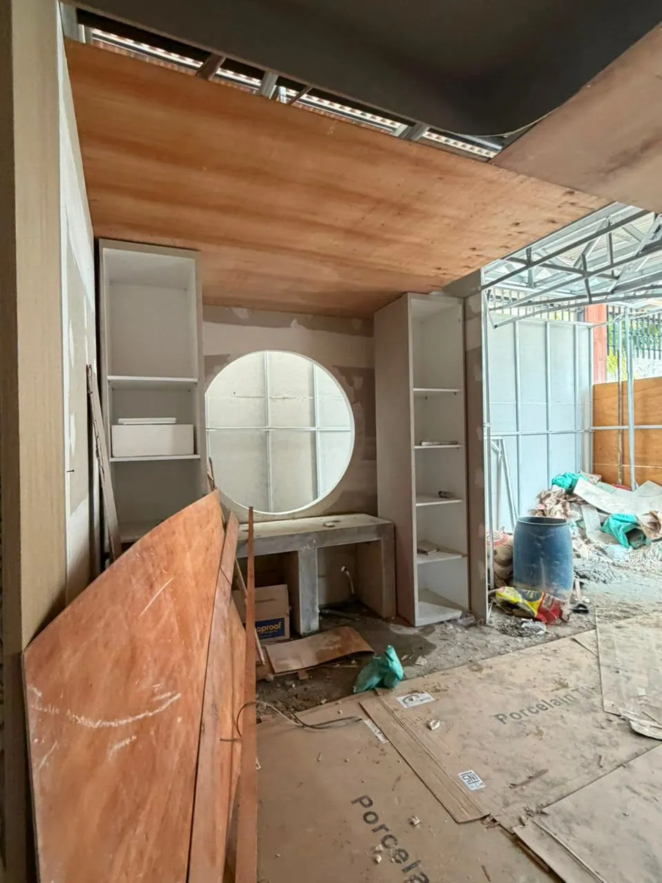 Pengerjaan 3 dari 15 — Jurung Jumbo PIK, PIK, Jakarta — proyek komersial WE Arsitek