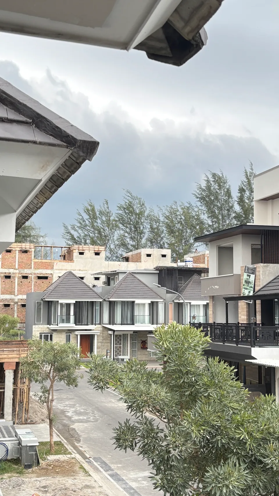 Pengerjaan 13 dari 37 — OEI House, Medan — proyek residensial WE Arsitek
