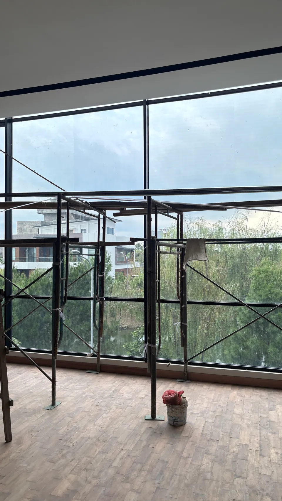 Pengerjaan 14 dari 37 — OEI House, Medan — proyek residensial WE Arsitek