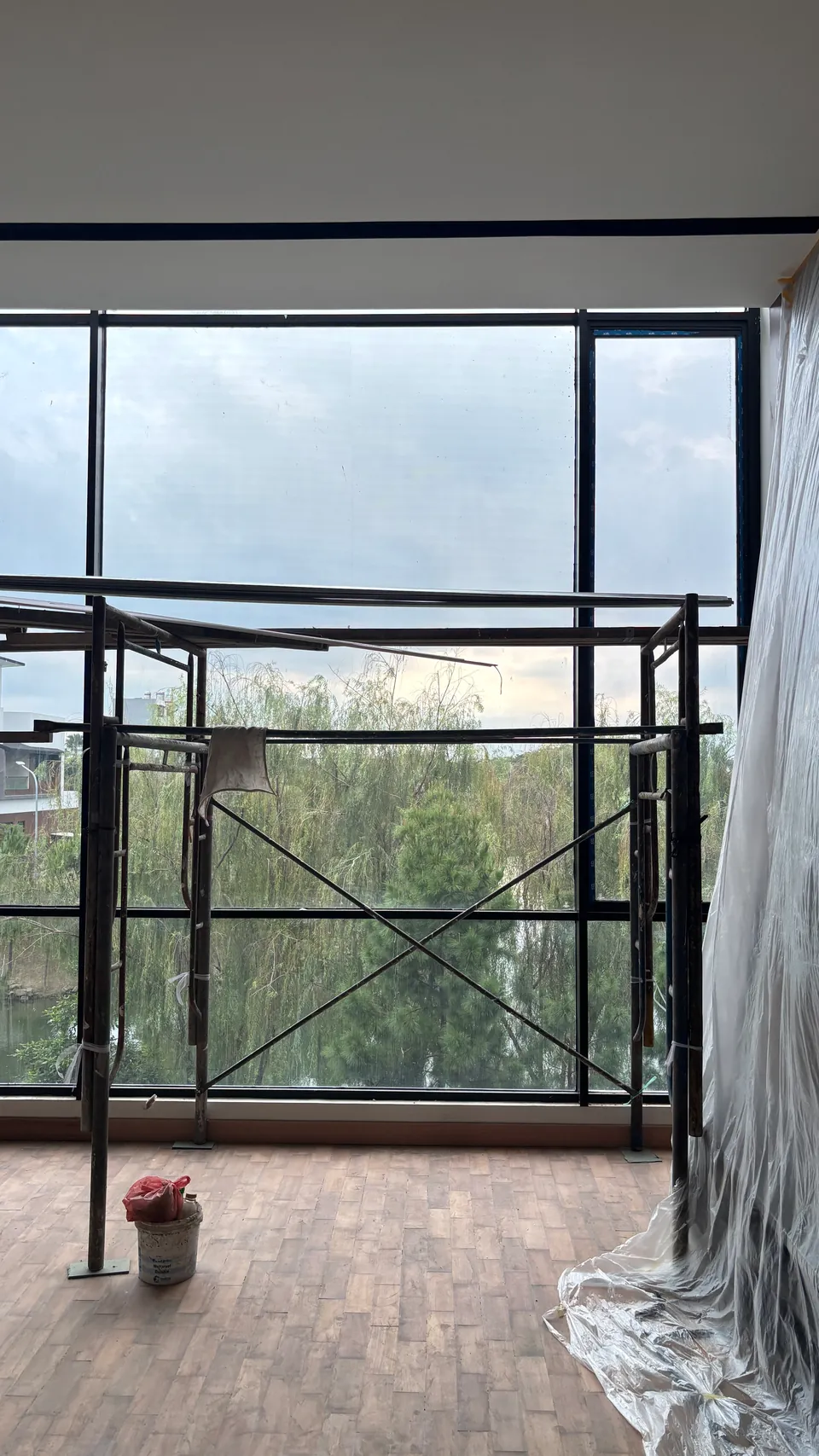 Pengerjaan 24 dari 37 — OEI House, Medan — proyek residensial WE Arsitek