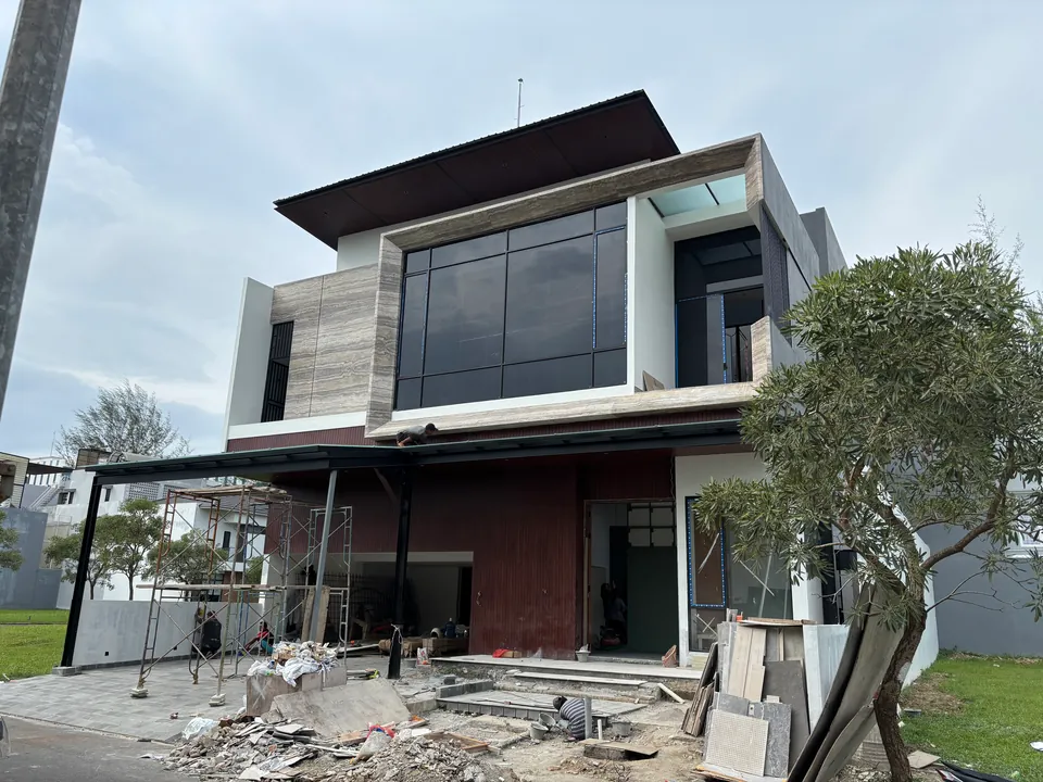 Latar Belakang — OEI House, Medan — proyek residensial WE Arsitek