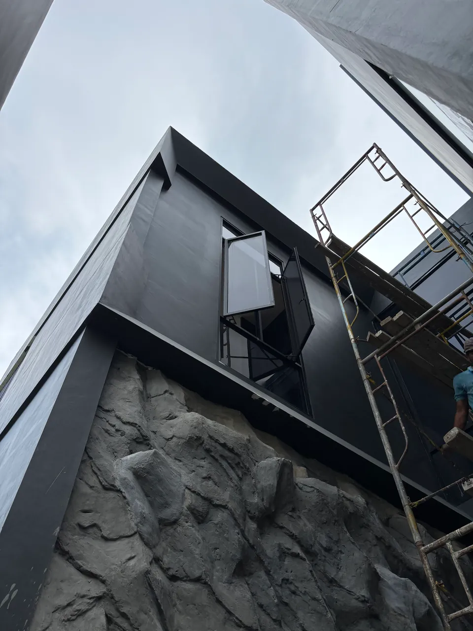 Pengerjaan 35 dari 37 — OEI House, Medan — proyek residensial WE Arsitek