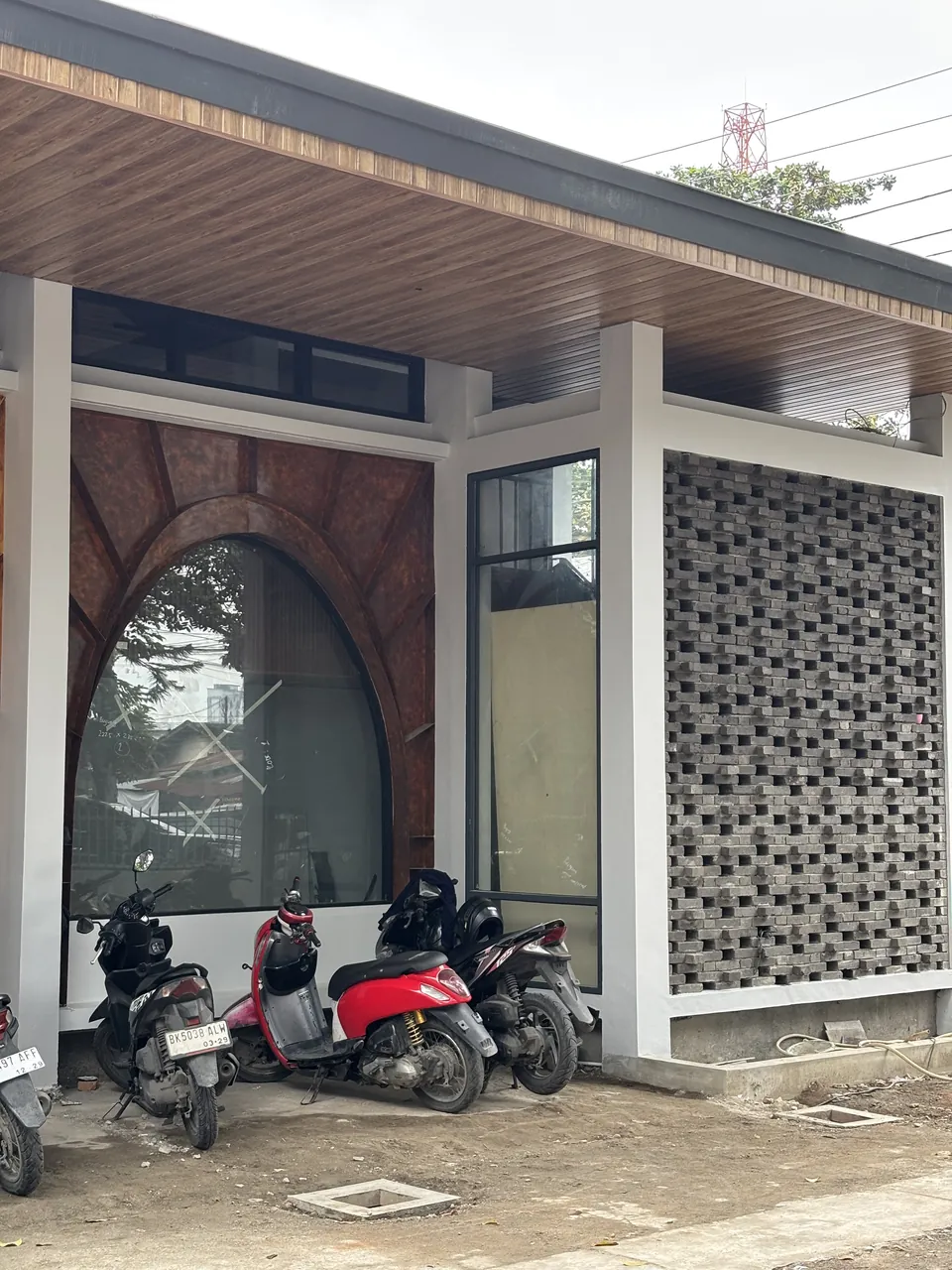 Pengerjaan 8 dari 11 — Cafe De Palms, Medan — proyek komersial WE Arsitek